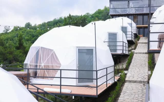 Глэмпинг signagi glamping