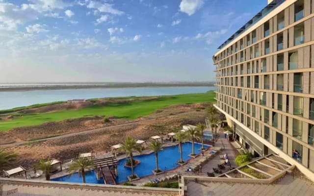 Отель Yas Plaza Mangroves by IHG