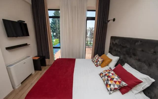 L M Club Hotel