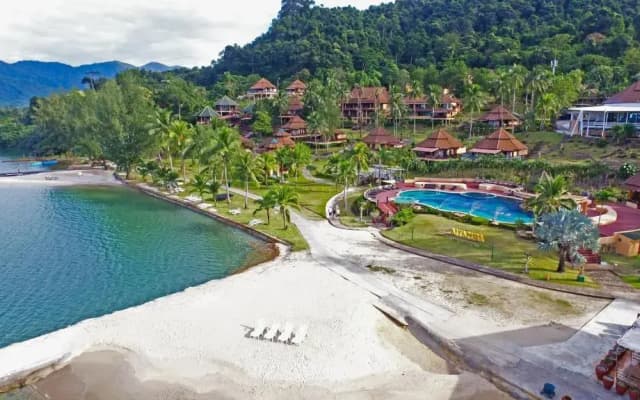 Курортный отель The Aiyapura Koh Chang