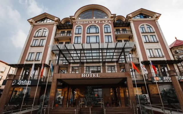 Отель Shedevr Plaza