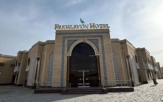 Отель Pakhlavon Hotel