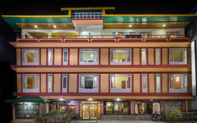Отель Jain Group The Sikkim Continental