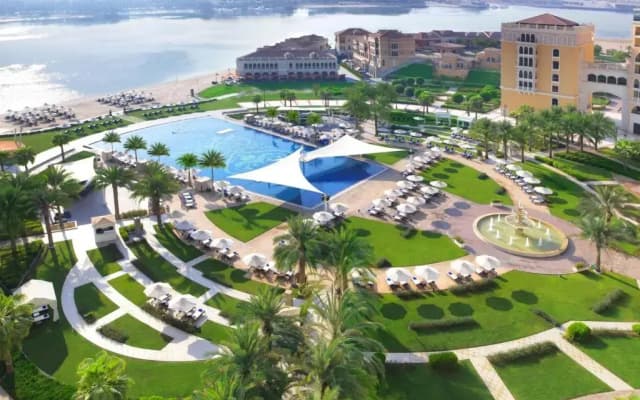 Отель The Ritz-Carlton Abu Dhabi, Grand Canal