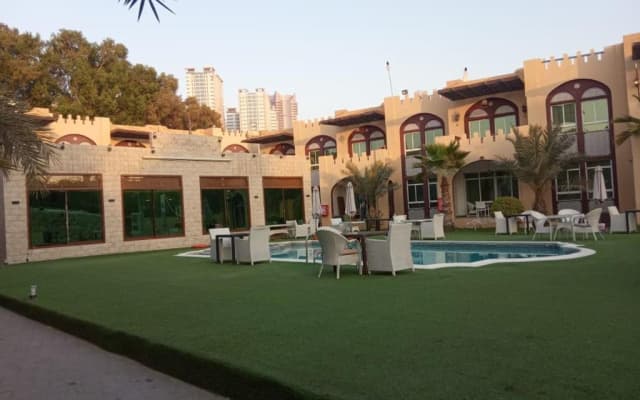 Отель Corniche Palace