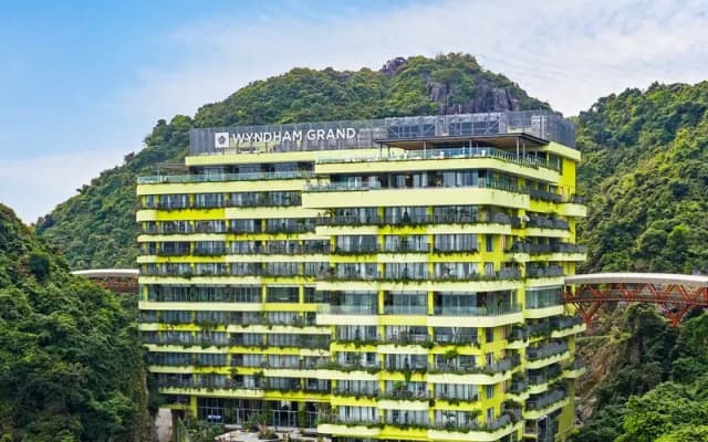 Курортный отель Wyndham Grand Flamingo Cat Ba Resort