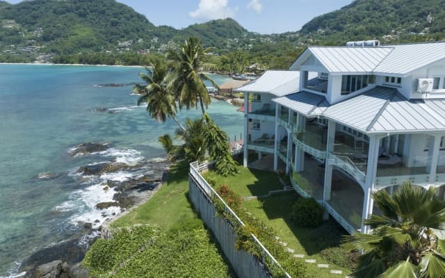 Вилла VallonEnd Beach Front