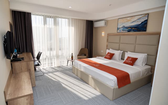 Отель Crown Hotel Bishkek