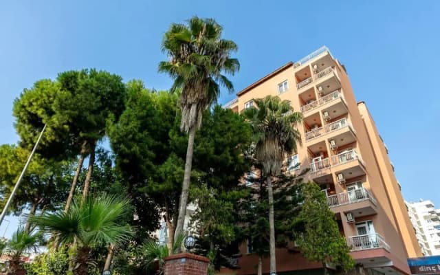 Lara Dinc Hotel
