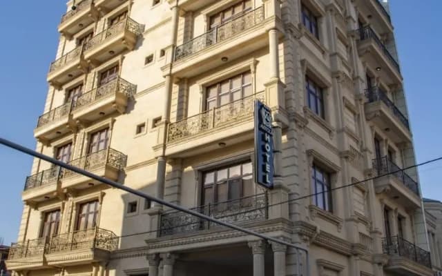Astola Hotel