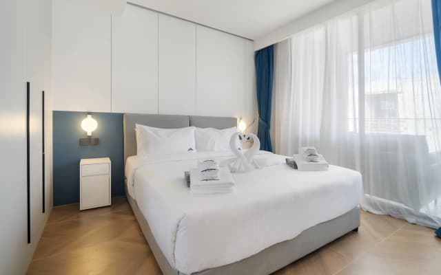 Апартаменты Resort Stylish Beachfront 1-Bedroom E414