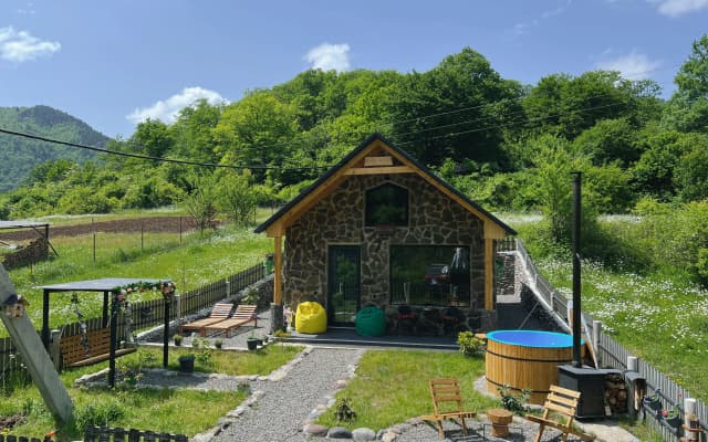Частный дом Woodlandia Resort Borjomi with hot tub