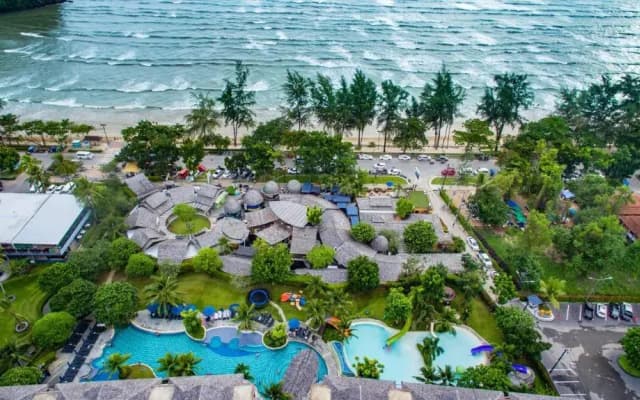 Отель Holiday Ao Nang Beach Resort Krabi
