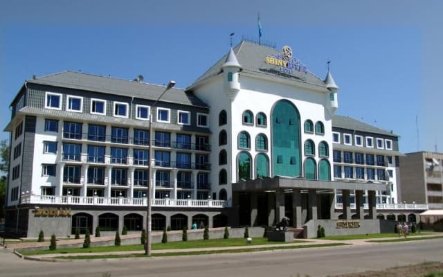 Отель Шайни Ривер