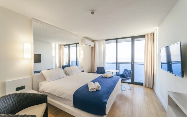 Апарт отель Eleven Way Host