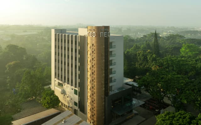 Отель Neo Kota Baru Parahyangan