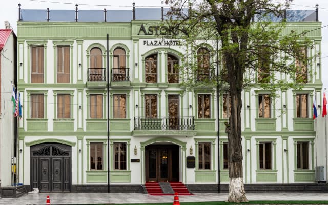 Отель Astoria Plaza