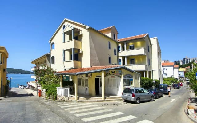 Отель Tanja Apartments