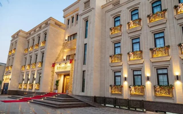 Отель Paradise Plaza Luxury