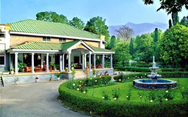 Отель WelcomHeritage Taragarh Palace