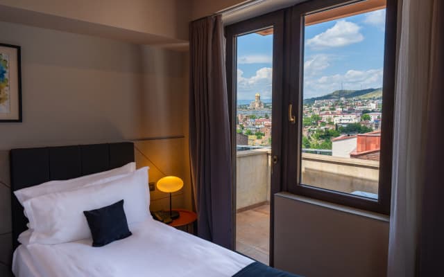 Отель King Tamar By Luxuria Hotels