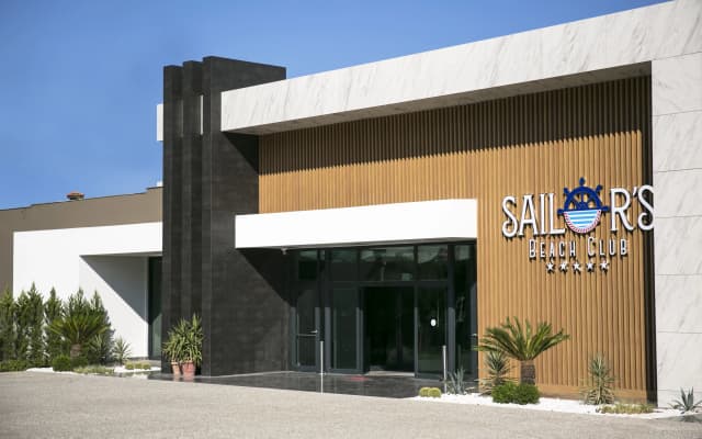 Отель Sailor's Beach Club