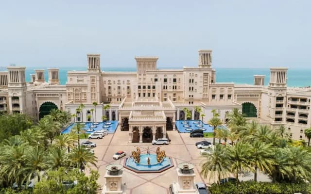Отель Jumeirah Al Qasr Dubai
