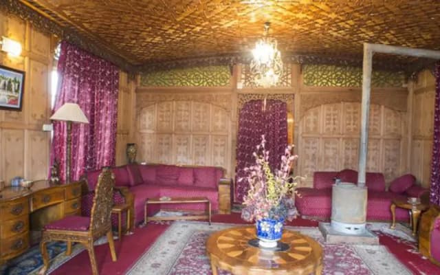 Prince of Kashmir Houseboat