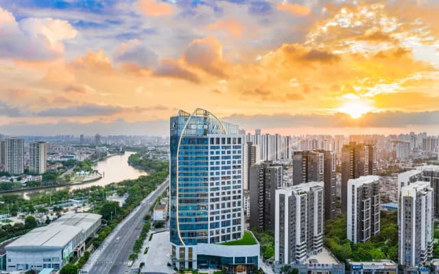 DeRUCCI Hotel (DongGuan BinJiang Stadium Station)