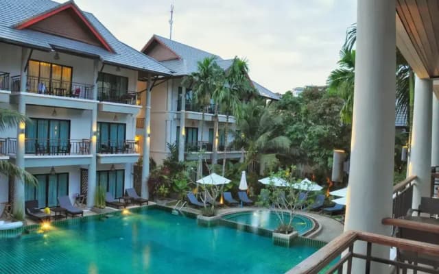 Курорт Navatara Phuket Resort