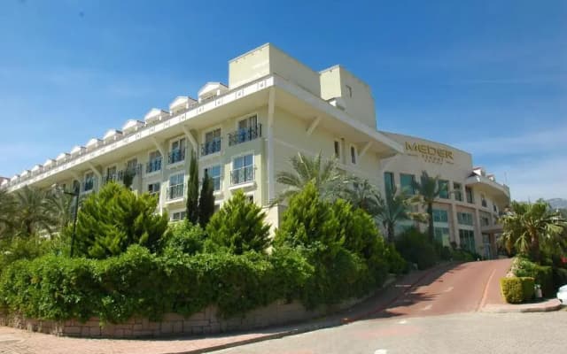 Курорт Meder Resort Hotel