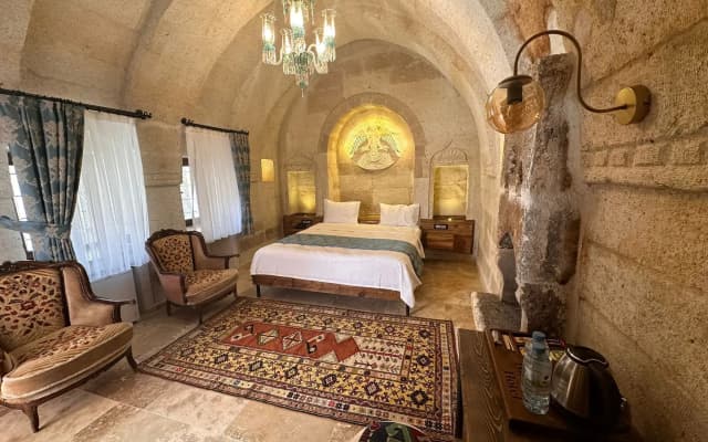 Hira Cave Hotel