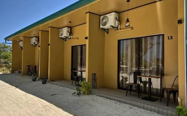 Отель Crown Beach Villas