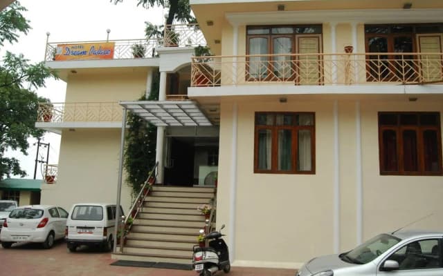 Collection O 1385 Hotel Dream Palace