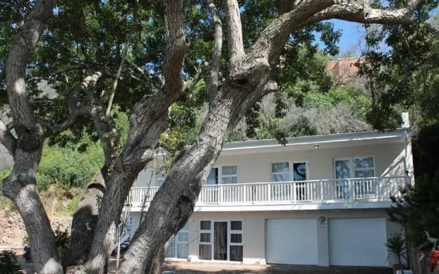 Phoenix Lodge and Waterside Accommodation