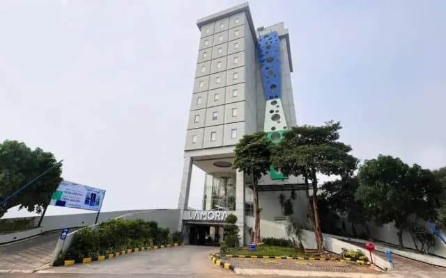 Отель Lamora Kota Lama Surabaya