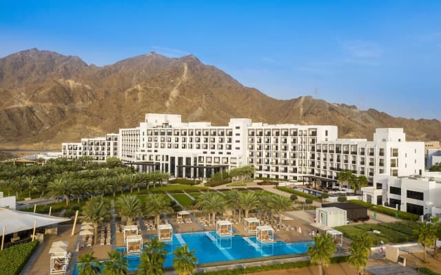 Курортный отель InterContinental Fujairah Resort by IHG