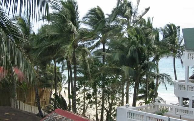 Sunset Cove Beach & Dive Resort