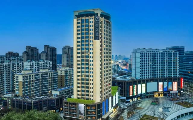Atour Hotel Golden Eagle Plaza, West Lake Road, Suqian