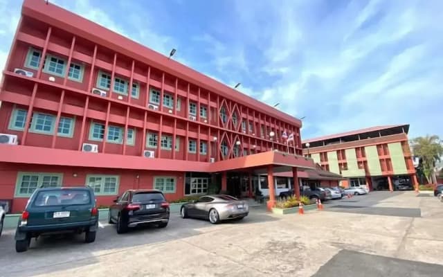 Chainatgrand Hotel