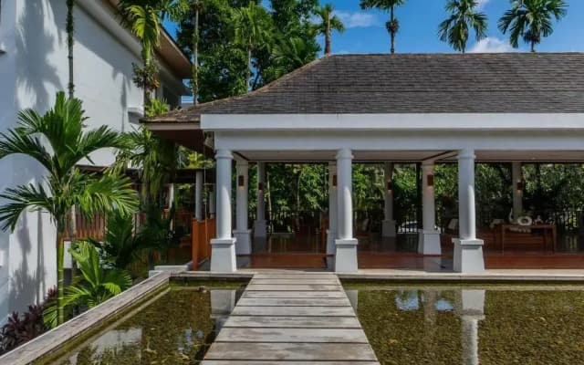 Naithonburi Beach Resort