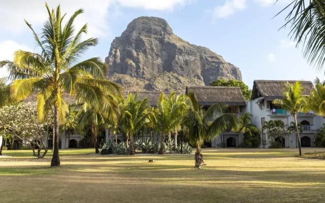 Paradis Beachcomber Golf Resort & Spa