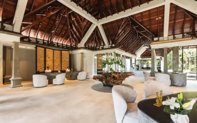 Maradiva Villas Resort & Spa