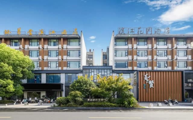 Wan Tsui Tong Riverside Hotel