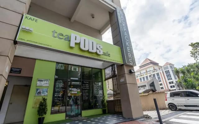 PODs The Backpackers Home & Cafe