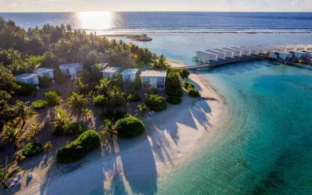 Holiday Inn Resort Kandooma Maldives by IHG