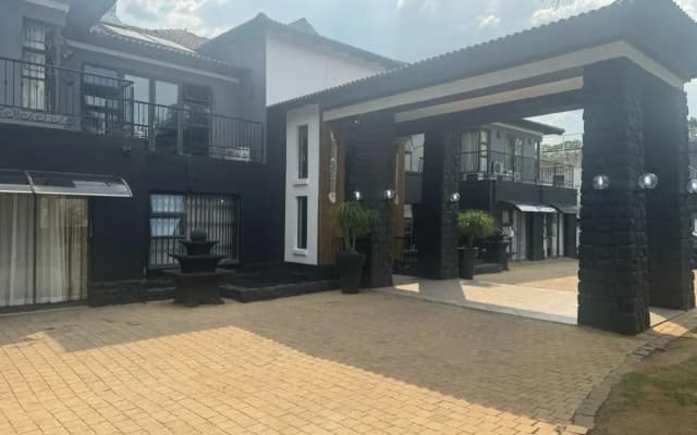 Africa Paradise Airport Boutique Hotel