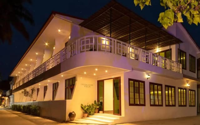 Sun Tan Beach Hotel