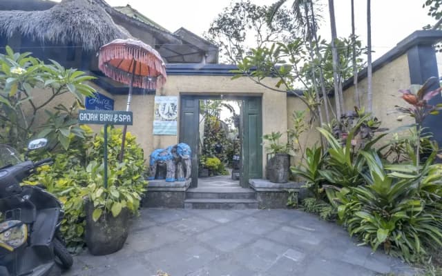 Gajah Biru Bungalows Hotel
