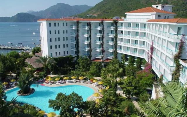 Tropical Beach Hotel